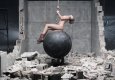 Miley Cyrus   Wrecking Ball (Official Video) скачать беспла