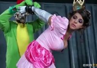 Mario  y  Luigi golpean a la princesa rescatada