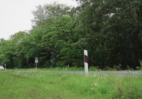 El chico detuvo el auto en el campo para follarlo