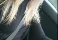 GIRL DRIVING AND WITHOUT PANTIES