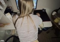 Cumshot while she plays dota