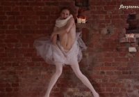 Playful ballerina Ksenia Zavutukha was naked during the performance