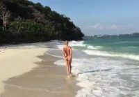 Video sesión con belleza rusa en la playa