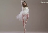 Ballerina Ksenia Zavitukha took off her dress