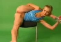 !gimnasta haciendo splits sin bragas!