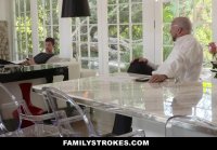 familystrokes tía caliente tetona folla y ayuda